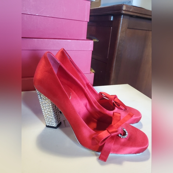 Sz 36 NwoB Roger Vivier crystal heels